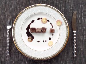 牛肉のソテー 八丁味噌と葉唐辛子のソース【修正】