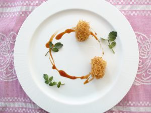 鱈白子のカダイフ巻き揚げ　アリッサと杏子のソース