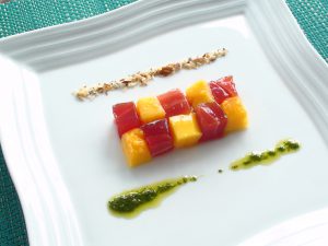 まぐろとパパイヤのマリネ　紫蘇ソース