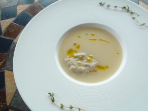 大根のポタージュ　キノコのペースト